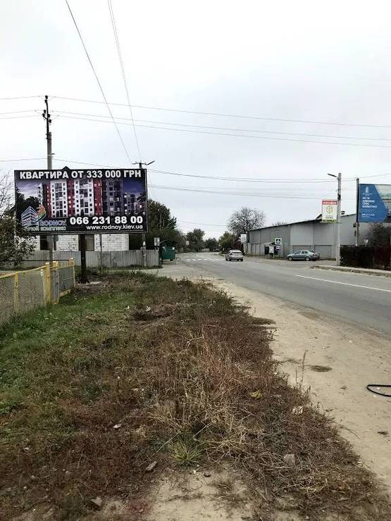 Фото рекламной плоскости по адресу Гатное , Ул. Киевская , перекресток с ул. Дружбы , перед Мега Маркетом