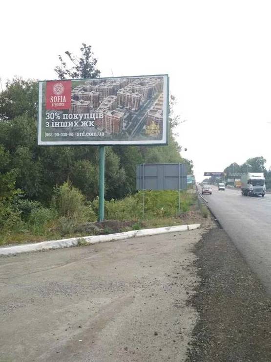 Фото рекламної площини за адресою Гатне, а/д М-05 Киев-Одесса, перед заправкой Маршал