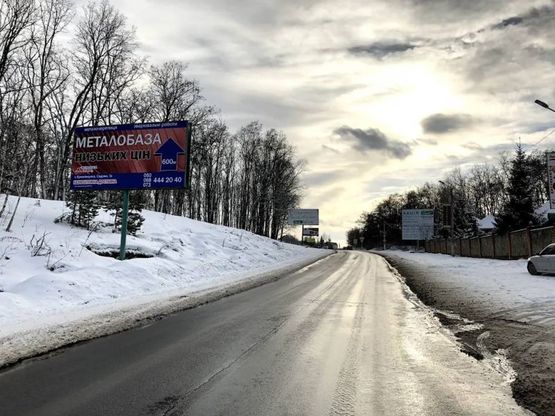 Фото рекламной плоскости по адресу Ул. Балукова , напротив ресторана "Охота"