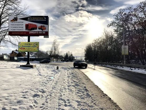 Фото рекламной плоскости по адресу Ул. Балукова, после ресторана " КРЮК "