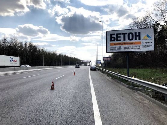 Фото рекламної площини за адресою В.Почтовая, а/д М-05 Киев-Одесса , перед рестораном "Вилла Вита"