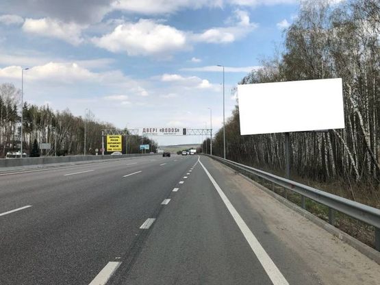 Фото рекламної площини за адресою В.Почтовая, а/д М-05 Киев-Одесса , напротив ресторана "Вилла Вита"