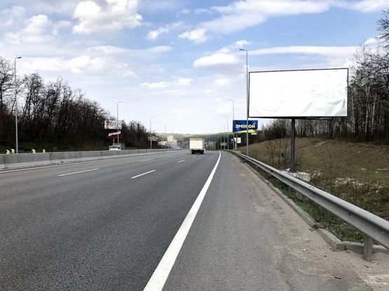 Фото рекламної площини за адресою В.Почтовая, а/д М-05 Киев-Одесса , после ресторана "Вилла Вита"