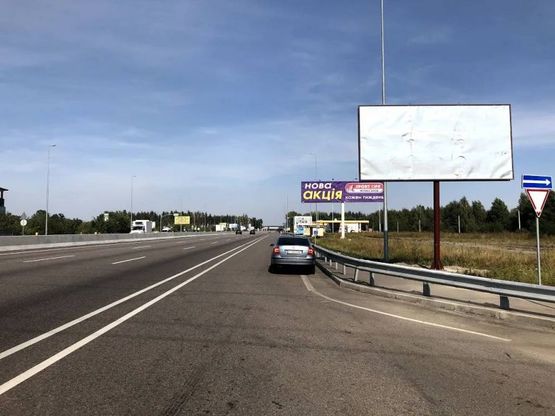 Фото рекламної площини за адресою В.Почтовая, а/д М-05 Киев-Одесса
