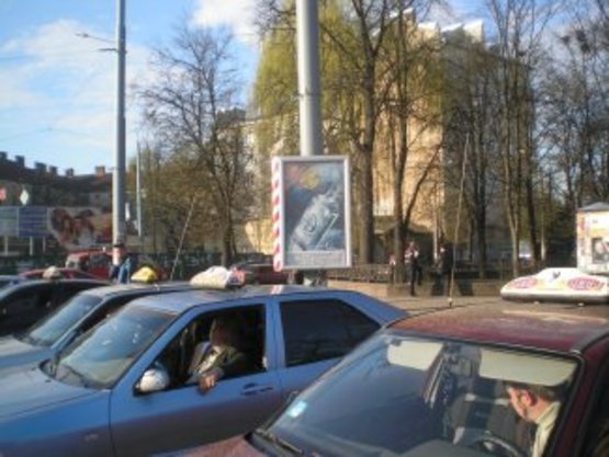 Фото рекламної площини за адресою вул.Привокзальна(зупинка кіоски) №8 ст А