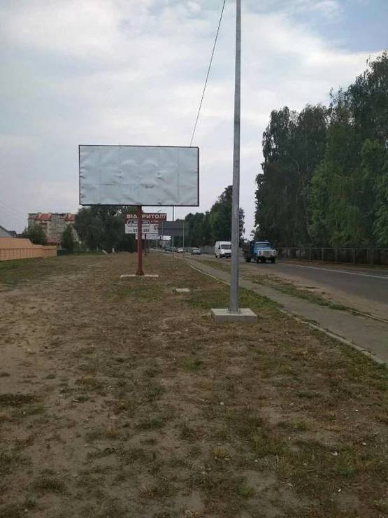 Фото рекламной плоскости по адресу Чабаны, за перекрестком Машиностроителей/Кирова