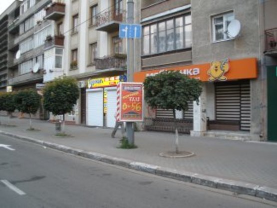 Фото рекламной плоскости по адресу вул. Незалежності -Франка (маг."Мобілочка") ст.А