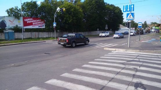 Фото рекламної площини за адресою ул.Толбухина (первый справа)