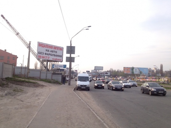 Фото рекламної площини за адресою Кольцевая дорога, перед салоном Автозаз