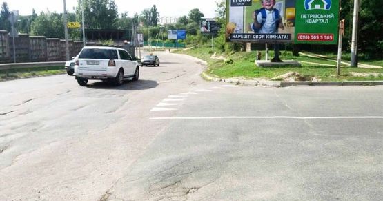 Фото рекламной плоскости по адресу Петропавлівська Борщагівка, вул.Соборна, на перехресті з вул.Шевченко, біля  ЖК Щасливий
