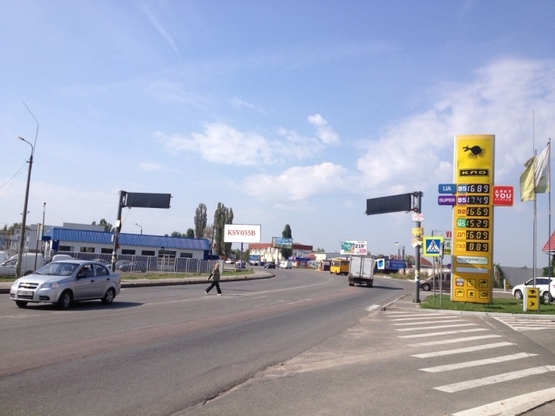 Фото рекламної площини за адресою Софіївська Борщагівка, ул.Киевская, возле автосалона АвтоЗАЗ (автомобильная дорога Т-10-12 Киев-Боярка)