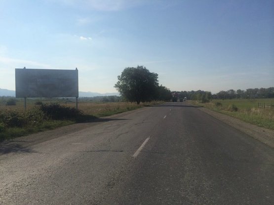 Фото рекламної площини за адресою Виїзд з с. Руське Поле в сторону смт. Буштино, 200 м. до ресторану Статус