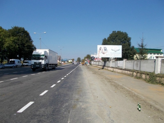 Фото рекламної площини за адресою м. Тячів вул.Армійська, біля АЗС, ресторану, меблевого салону, автомийки ,виїзд з міста в сторону м.Хуст, Ужгород, біля стадіону