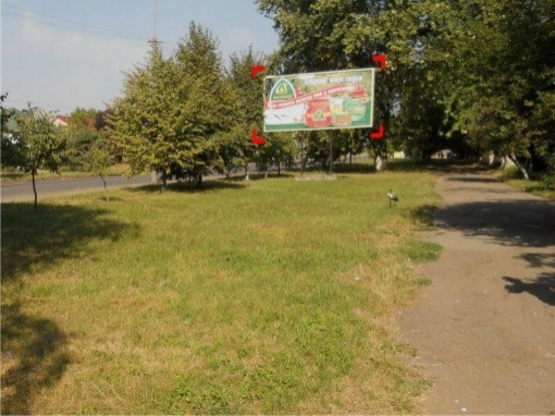 Фото рекламной плоскости по адресу м. Ужгород, вул. Грушевського
