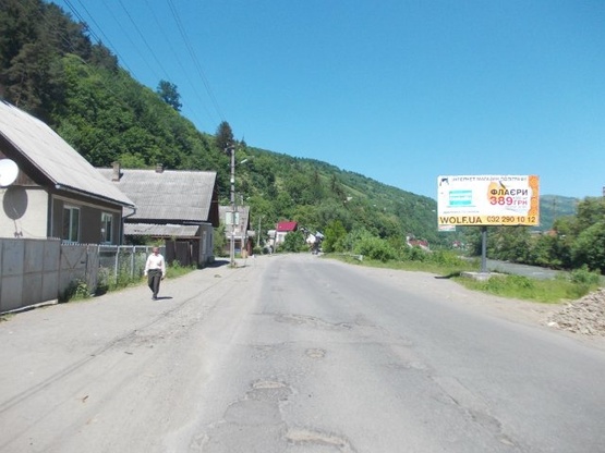 Фото рекламной плоскости по адресу Рахів вул.Головна, виїзд з  центра міста в сторону м.Ів. Франківськ
