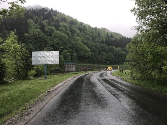 Фото рекламної площини за адресою смт.Ясіня, вїзд в місто, в сторону м.Рахів