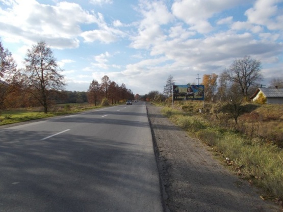 Фото рекламної площини за адресою м. Тячів, в'їзд в сторону м. Мукачево