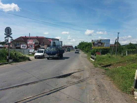 Фото рекламної площини за адресою смт.Солотвино,вул.Спортивна, ( переїзд ) в сторону м.Мукачево