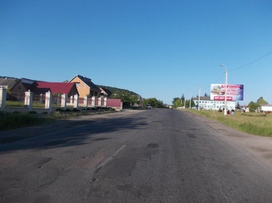 Фото рекламной плоскости по адресу с.Грушово,вул.Головна, біля стадіону, фітнес центр,  в сторону м.Рахів