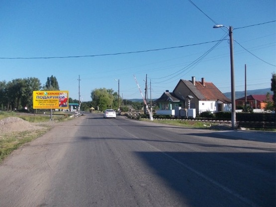 Фото рекламной плоскости по адресу с.Діброва, вул.Головна, в сторону смт.Солотвинно, м.Рахів