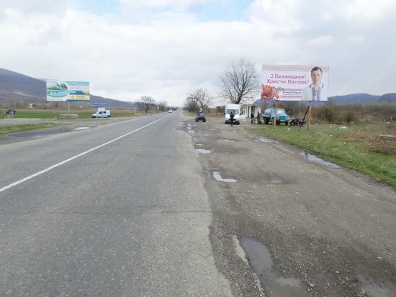 Фото рекламной плоскости по адресу м. Хуст в'їзд, поворот на с.Рокосово, вул Головна, траса Мукачево-Ів.-Франківськ  , в сторону м. Тячів