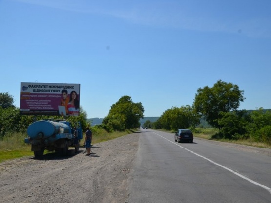Фото рекламной плоскости по адресу м. Хуст, виїзд, поворот на с.Рокосово, вул Головна, траса  Ів.-Франківськ -Мукачево , в сторону м. Мукачево