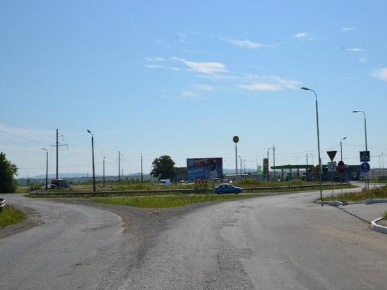 Фото рекламної площини за адресою Траса Мукачево-Рогатин. Круг с. Іза зі сторони м. Мукачево