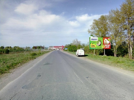 Фото рекламной плоскости по адресу м.Хуст, вул. Івана Франку, вїзд в місто,  зі сторони с.Велятино