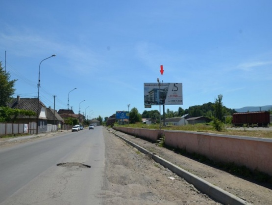 Фото рекламної площини за адресою м. Хуст, вул. Івана -Франка, автоснанція, в сторону м. Рахів