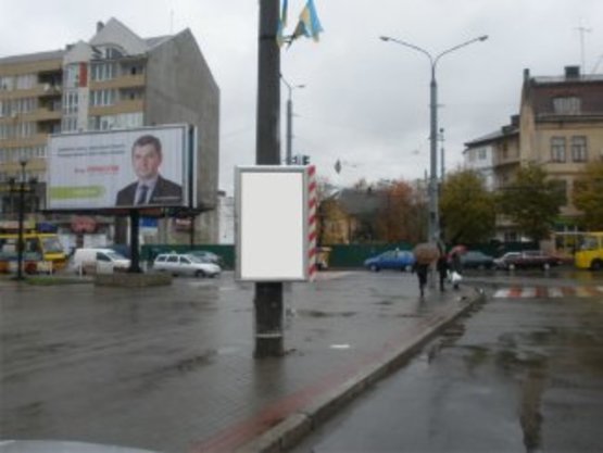 Фото рекламної площини за адресою вул.Незалежності-Бандери №1 ст Б