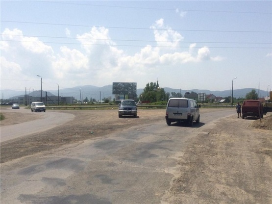 Фото рекламной плоскости по адресу м.Хуст,вул.Львівська, Круг,АЗС, Супермаркет, вїзд в місто, з Міжгір'я