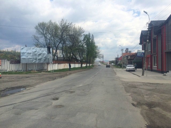 Фото рекламной плоскости по адресу смт.Солотвино,вул. Спортивна в сторону м.Рахів, біля ринку,авторинку.
