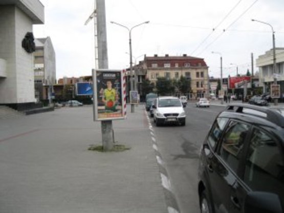 Фото рекламної площини за адресою вул.Незалежності-Бандери №3 ст Б