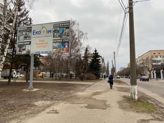 Фото рекламной плоскости по адресу вул. О.Гончара, буд. 19