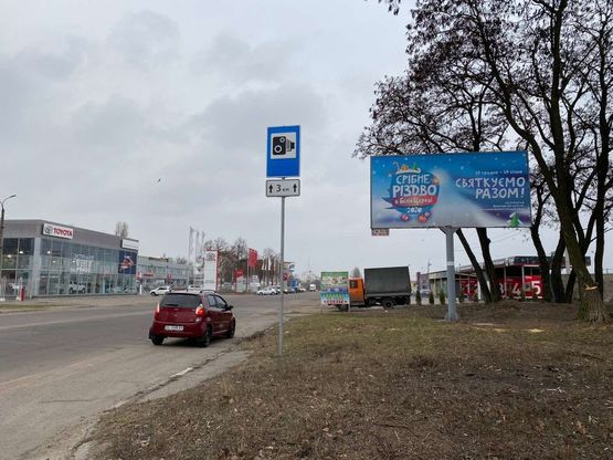 Фото рекламной плоскости по адресу вул. Сухоярська, навпроти автосалону Тойота