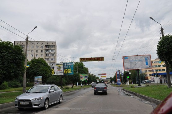 Фото рекламной плоскости по адресу вул.Комарова-пров.Ентузіастів