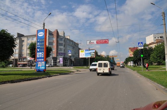 Фото рекламной плоскости по адресу вул.Комарова-пров.Ентузіастів