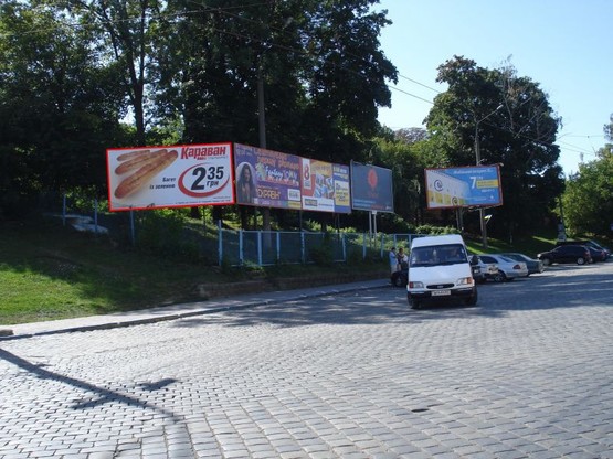 Фото рекламной плоскости по адресу вул.Гагаріна (навпроти з.д. вокзала автостоянка)