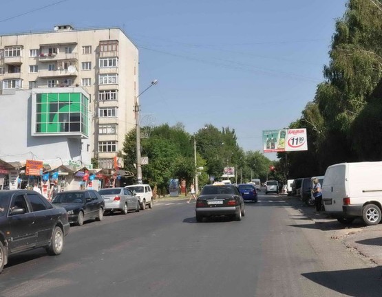 Фото рекламной плоскости по адресу вул.Небесної Сотнi, 23 (ринок, готель Черемош)