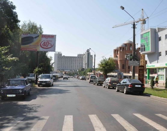 Фото рекламной плоскости по адресу вул.Небесної Сотнi, 23 (ринок, готель Черемош)