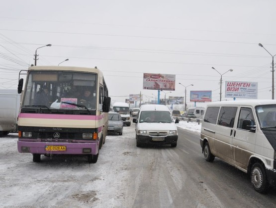Фото рекламной плоскости по адресу вул. Калинівський ринок (розділова смуга)