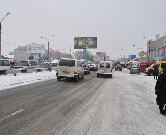 Фото рекламной плоскости по адресу вул. Калинівський ринок (розділова смуга)