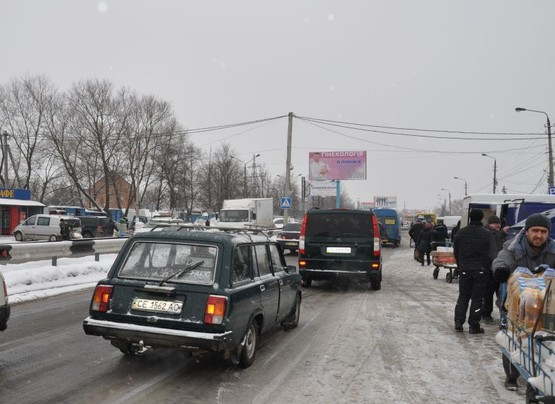 Фото рекламної площини за адресою вул. Калинівський ринок (розділова смуга)