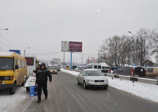 Фото рекламной плоскости по адресу вул. Калинівський ринок (розділова смуга)