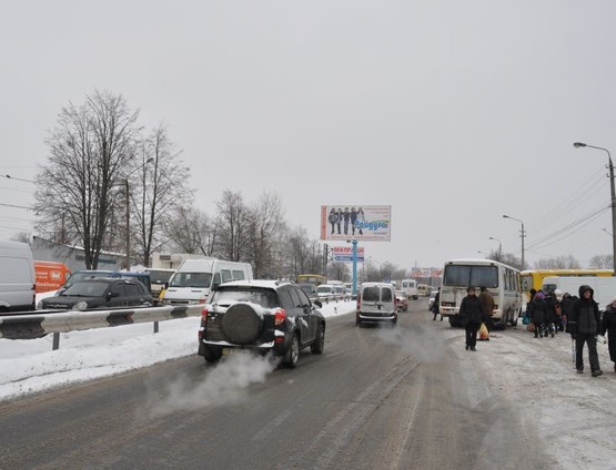 Фото рекламной плоскости по адресу вул. Калинівський ринок (розділова смуга)