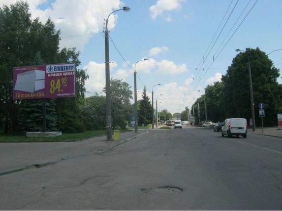 Фото рекламной плоскости по адресу м. Рівне вул. Курчатова 3, неподалік автозаправки “Авіос”, в’їзд на стадіон “Мототрек”