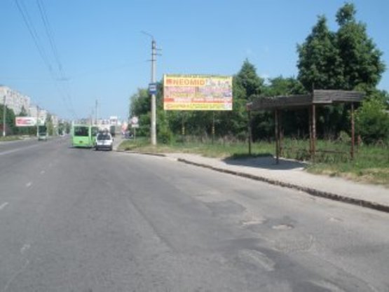 Фото рекламной плоскости по адресу Івасюка, 42 (перед Епіцентром, Арсен)