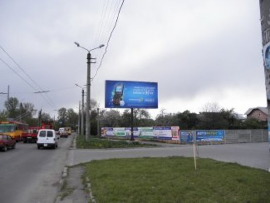 Фото рекламной плоскости по адресу Івасюка, 9 (навпроти Легенди)