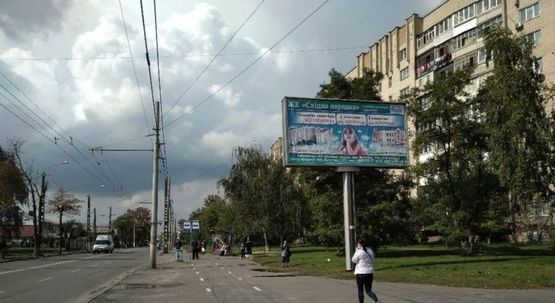 Фото рекламной плоскости по адресу Брацлавська (колишня Островського)