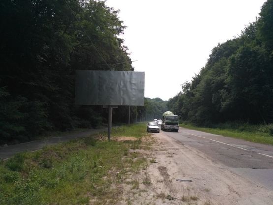 Фото рекламной плоскости по адресу Брюховичі до Львова